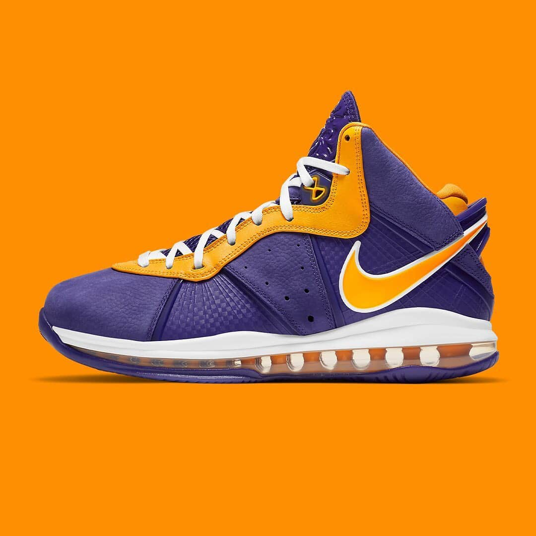 HYPEBEASTさんのインスタグラム写真 - (HYPEBEASTInstagram)「@hypebeastkicks: Here's an official look at the @nike LeBron 8 in a Lakers-inspired makeover. Primarily hued in “Court Purple”, this variation is engineered with a blend of tumbled leather paneling and Flywire synthetics that form its base layer, along with glossy-finished tongues tonally-embossed with James’ customary lion logo. Adjacent to this, “University Gold” trimming latches onto the Swooshes, sock liners, heel windows, and throat overlays, while the shoe strings offset with bright white. Down below, the sole unit is bolstered with a full-length Air Max cushioning executed with gold pistons and rounded out with purple treading. Stay tuned for more info.⁠⠀ Photo: Nike」12月3日 2時26分 - hypebeast