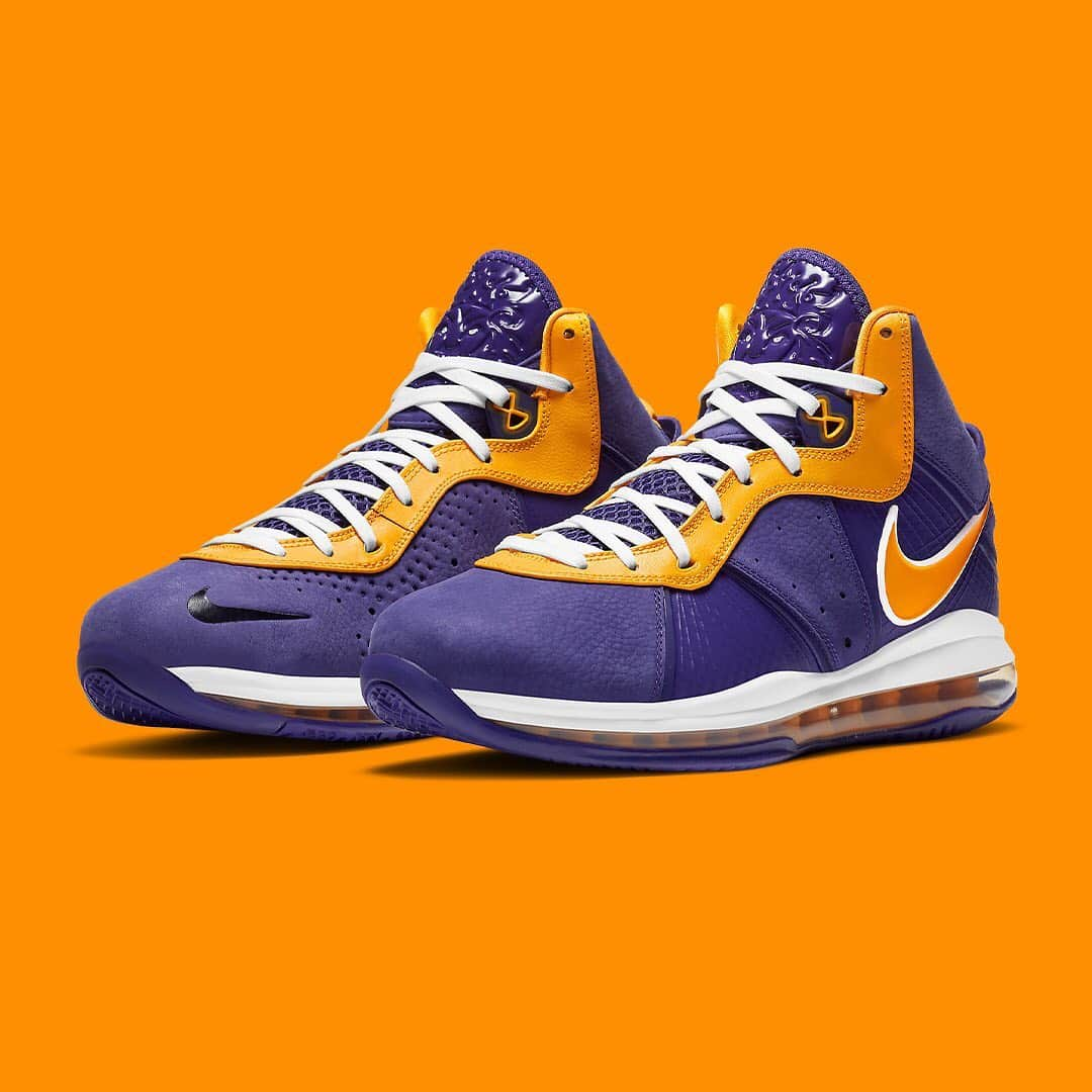 HYPEBEASTさんのインスタグラム写真 - (HYPEBEASTInstagram)「@hypebeastkicks: Here's an official look at the @nike LeBron 8 in a Lakers-inspired makeover. Primarily hued in “Court Purple”, this variation is engineered with a blend of tumbled leather paneling and Flywire synthetics that form its base layer, along with glossy-finished tongues tonally-embossed with James’ customary lion logo. Adjacent to this, “University Gold” trimming latches onto the Swooshes, sock liners, heel windows, and throat overlays, while the shoe strings offset with bright white. Down below, the sole unit is bolstered with a full-length Air Max cushioning executed with gold pistons and rounded out with purple treading. Stay tuned for more info.⁠⠀ Photo: Nike」12月3日 2時26分 - hypebeast