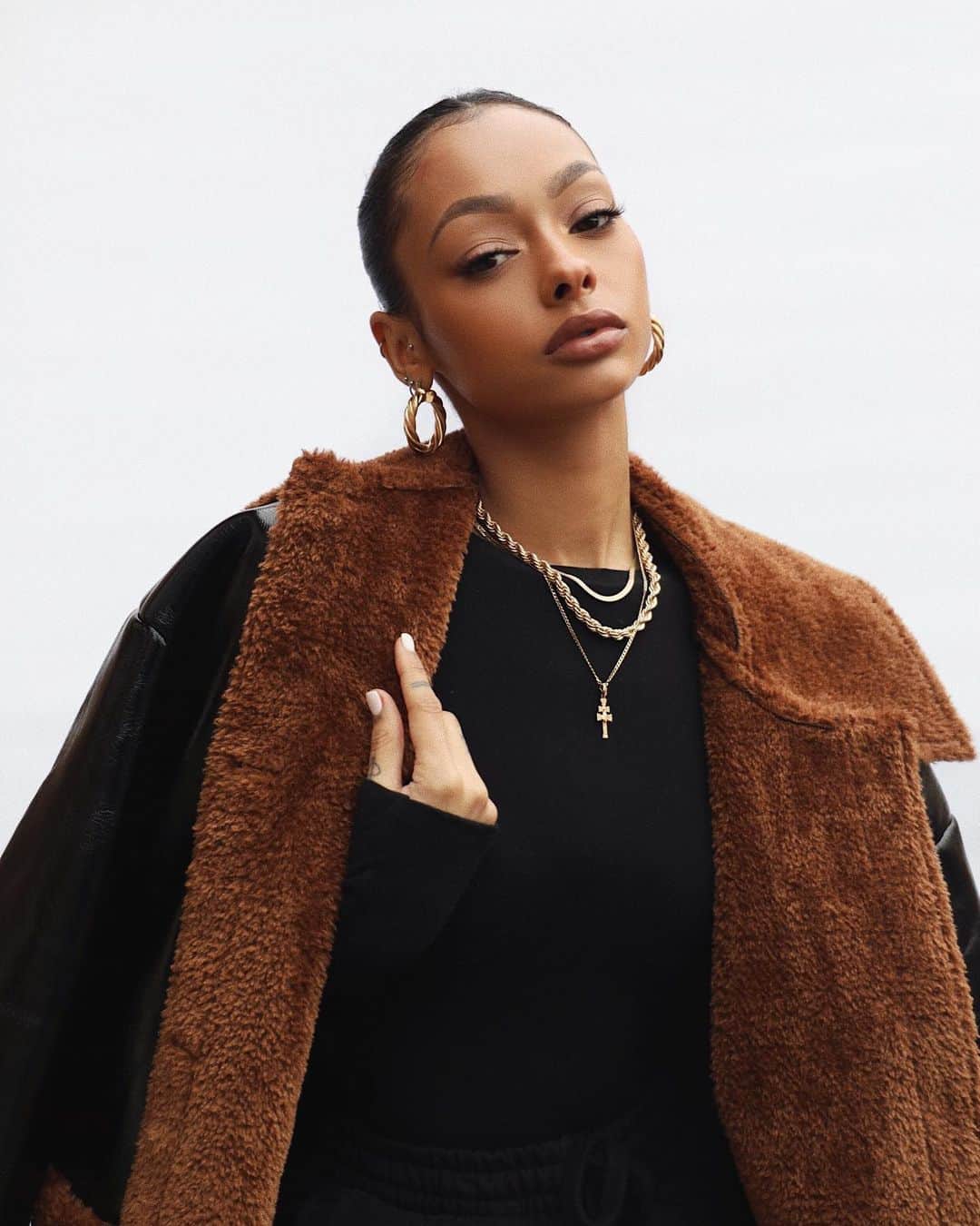 ジェイデ・ピアスのインスタグラム：「This coat is my favourite piece from my @asos style edit 🥰. If you upload any pictures wearing anything from the edit make sure you hashtag #ASOSXJP so I can see your posts! #AD」
