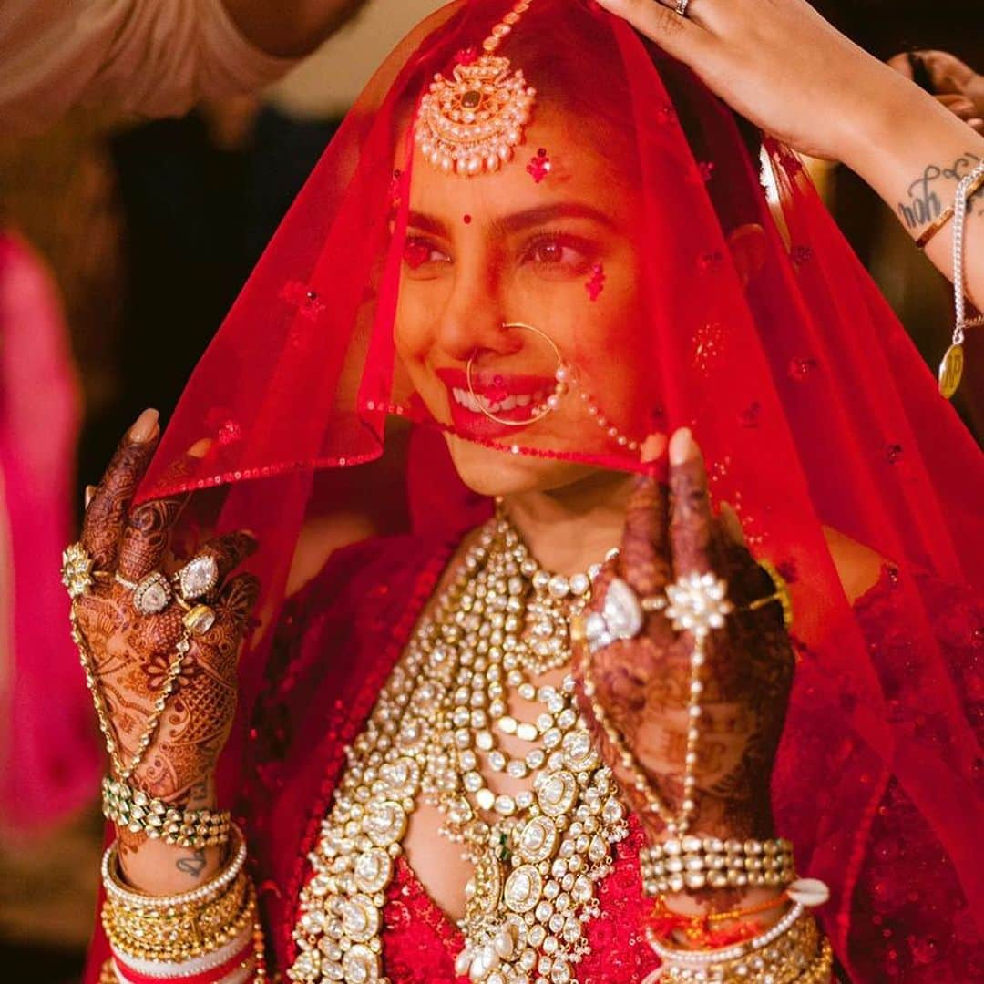 ニック・ジョナスさんのインスタグラム写真 - (ニック・ジョナスInstagram)「Two days, two weddings now two years. I was so honored to get to marry @priyankachopra in her home country, in a traditional Hindu wedding. I can’t believe how lucky I am, and how quickly the time has gone by. Happy Hindu anniversary beautiful. ❤️」12月3日 2時31分 - nickjonas