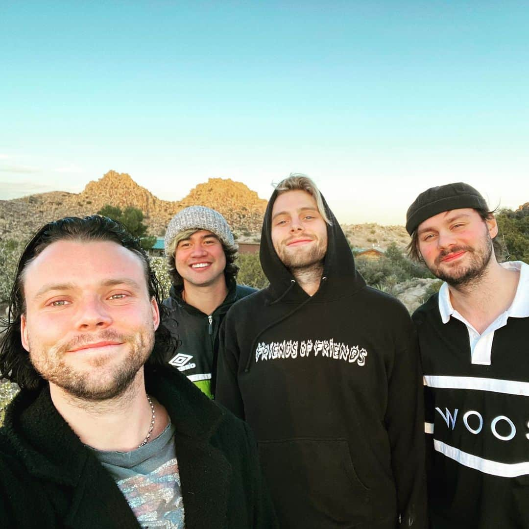 アシュトン・アーウィンさんのインスタグラム写真 - (アシュトン・アーウィンInstagram)「Luke, calum and Michael. This is absolutely crazy guys. To think we’re only in our infancy of musical endeavors. You all have so much ability and passion for making big jams. I love you guys. Can’t wait for 5SOS5. These numbers are beyond comprehension honestly. It’s incredible to witness a deep human unity amongst the fans that make all this happen!」12月3日 2時36分 - ashtonirwin