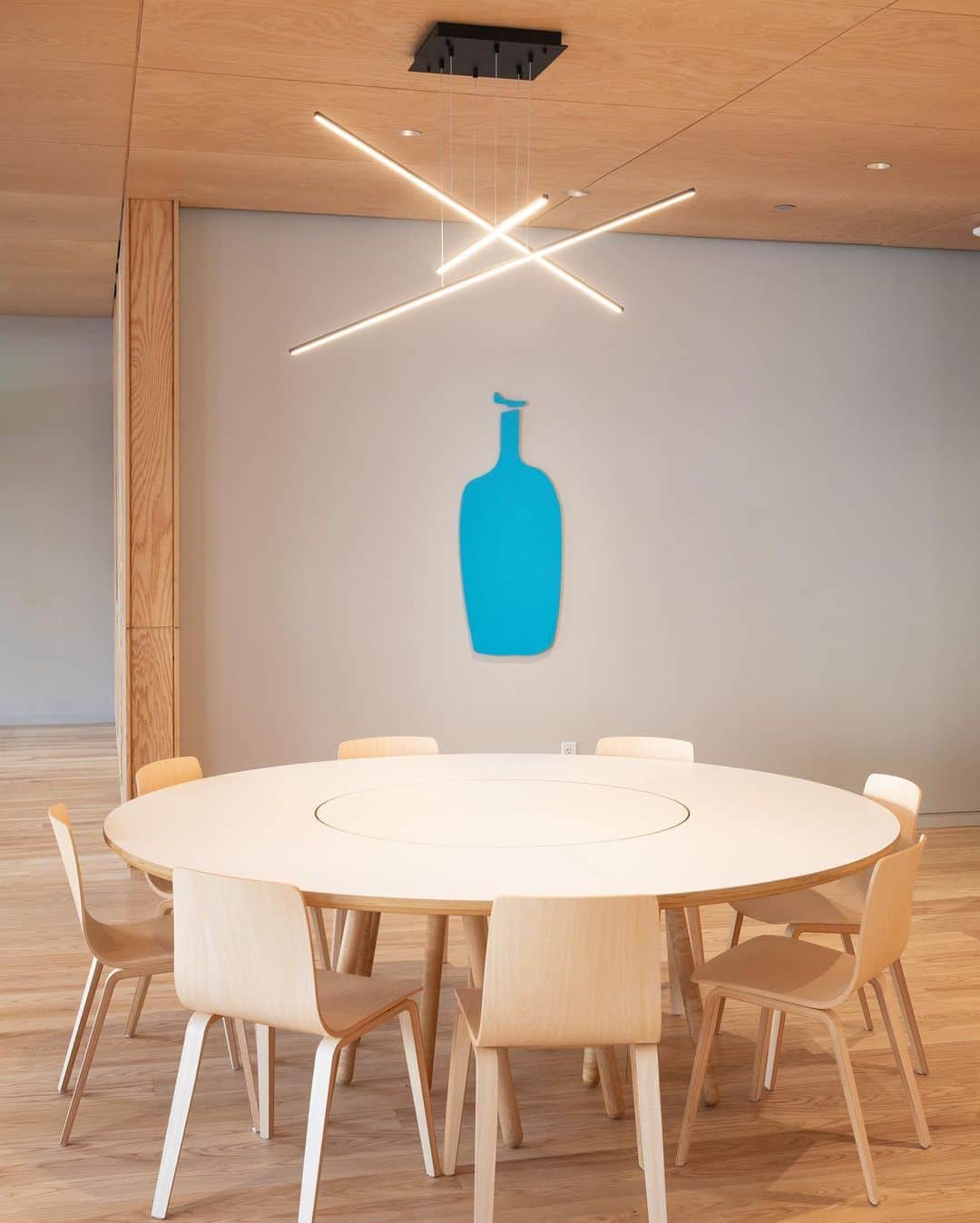 Blue Bottle Coffeeさんのインスタグラム写真 - (Blue Bottle CoffeeInstagram)「Welcome to the Blue Bottle family, B Street!⁠⠀ ⁠⠀ Our B Street cafe resides in a landmark Art Deco building that has been a social hub in San Mateo’s downtown since 1931. Its many incarnations include cigar store, soda fountain, and clandestine hall for bookmakers taking bets. We designed our cafe with such conviviality in mind, conceiving the seating area behind the coffee bar as a “room within a room,” demarcating it with tawny ash wood paneling that clads both ceiling and walls. The effect is like a modernist take on the steak house of yesteryear, where the right mix of darkness and warmth spotlight the immediate pleasures of coffee and food at hand. ⁠⠀ ⁠⠀ In the heart of the seating area is a spacious and round communal table built for Blue Bottle Founder James Freeman. Designed by @bohlincywinskijackson, the same architectural firm that designed this cafe, and built by Tomlinson Woodworks, the table, once used in Freeman's home, is now a space to gather and enjoy our rotating selection of single origins and blends, and our seasonal culinary menu.⁠⠀」12月3日 2時37分 - bluebottle