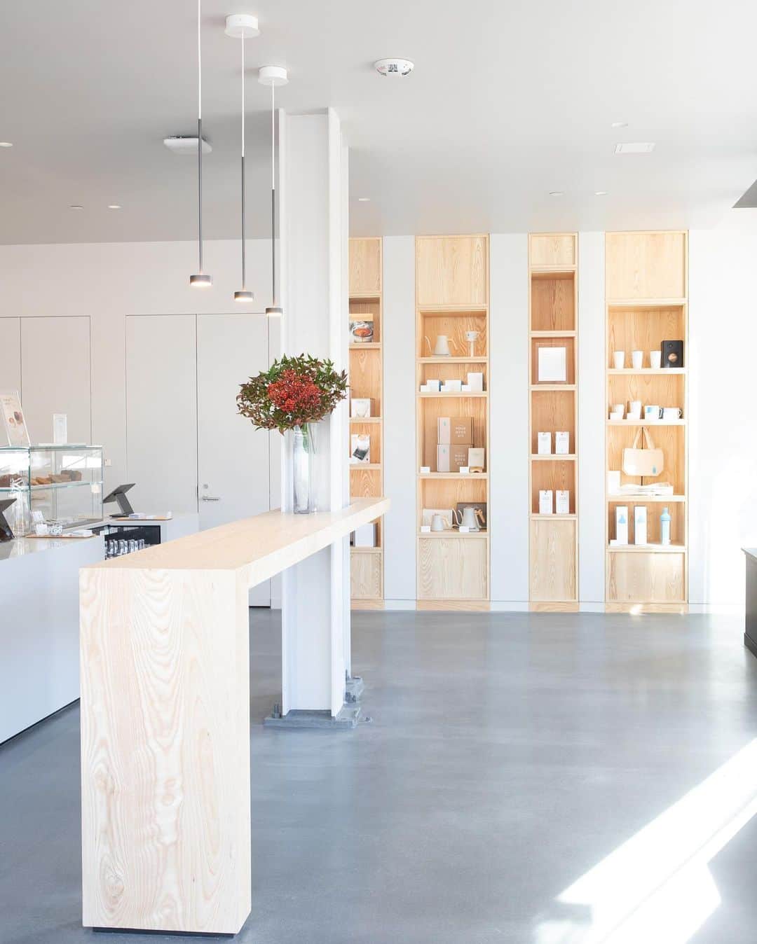 Blue Bottle Coffeeさんのインスタグラム写真 - (Blue Bottle CoffeeInstagram)「Welcome to the Blue Bottle family, B Street!⁠⠀ ⁠⠀ Our B Street cafe resides in a landmark Art Deco building that has been a social hub in San Mateo’s downtown since 1931. Its many incarnations include cigar store, soda fountain, and clandestine hall for bookmakers taking bets. We designed our cafe with such conviviality in mind, conceiving the seating area behind the coffee bar as a “room within a room,” demarcating it with tawny ash wood paneling that clads both ceiling and walls. The effect is like a modernist take on the steak house of yesteryear, where the right mix of darkness and warmth spotlight the immediate pleasures of coffee and food at hand. ⁠⠀ ⁠⠀ In the heart of the seating area is a spacious and round communal table built for Blue Bottle Founder James Freeman. Designed by @bohlincywinskijackson, the same architectural firm that designed this cafe, and built by Tomlinson Woodworks, the table, once used in Freeman's home, is now a space to gather and enjoy our rotating selection of single origins and blends, and our seasonal culinary menu.⁠⠀」12月3日 2時37分 - bluebottle