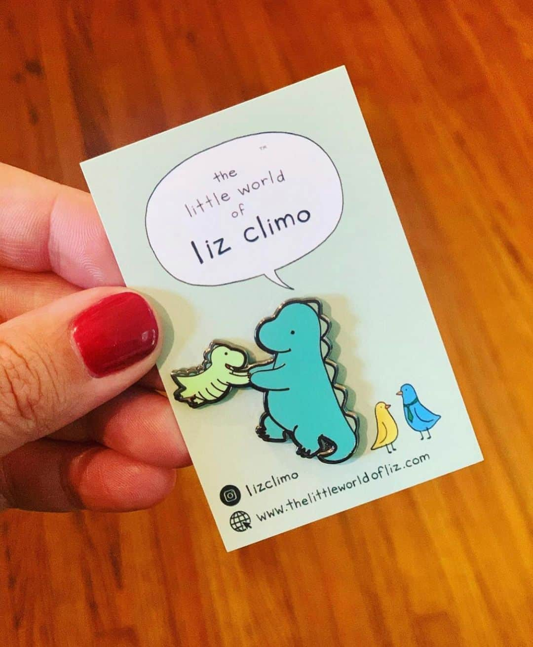 リズ・クライモさんのインスタグラム写真 - (リズ・クライモInstagram)「Did you know I have merch? WELL I DO! Like these adorable pins, from @topatoco!! I’ll be posting links to these & some other stuff in my stories, or check out my story highlight “MERCH” because I have swipe-able links there, too!」12月3日 3時03分 - lizclimo