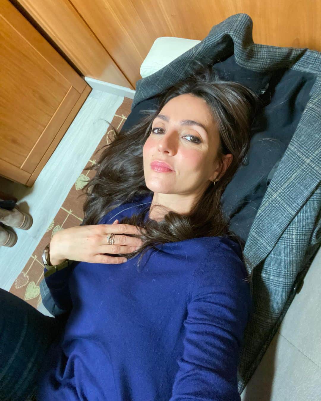 Ambra Angioliniのインスタグラム：「Chi è stato? Aspetto voi per risolvere il caso ... STASERA SU CANALE 5 alle 21:40 “ IL SILENZIO DELL’ACQUA 2”  il “ GF VIP “ ed anche “ ALL TOGETHER NOW “ ....」