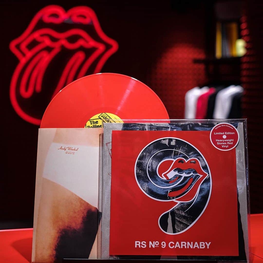 The Rolling Stonesさんのインスタグラム写真 - (The Rolling StonesInstagram)「All ready at #RSNo9! 👅 🔴 500 of these will be available to buy in store at @rollingstonescarnaby from tomorrow (Dec 3rd)....and for those not in London, a further 500 will be available from the online Stones Carnaby store later that day at 8pm GMT / 12pm PST. For your best chance of grabbing one, head down to the London Carnaby Street store or join the official Stones mailing list for reminders (link in bio!)   #therollingstones #stonesred #vinyl」12月3日 3時06分 - therollingstones
