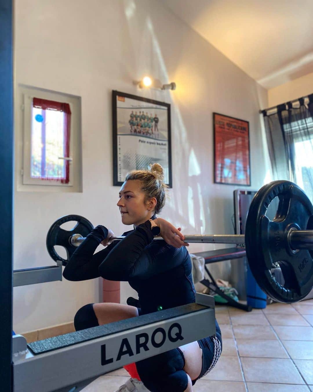 マチルド・グロさんのインスタグラム写真 - (マチルド・グロInstagram)「Entraînement à la maison ce matin en musculation ... Merci infiniment à @laroq_fitness pour le superbe matériel installé chez moi ! 🤩 Une aide précieuse pour continuer malgré cette période difficile les entraînements 🙏🏻💪🏻 • • • #laroqfitness #training #gymtraining #homegym」12月3日 3時30分 - gros_mathilde