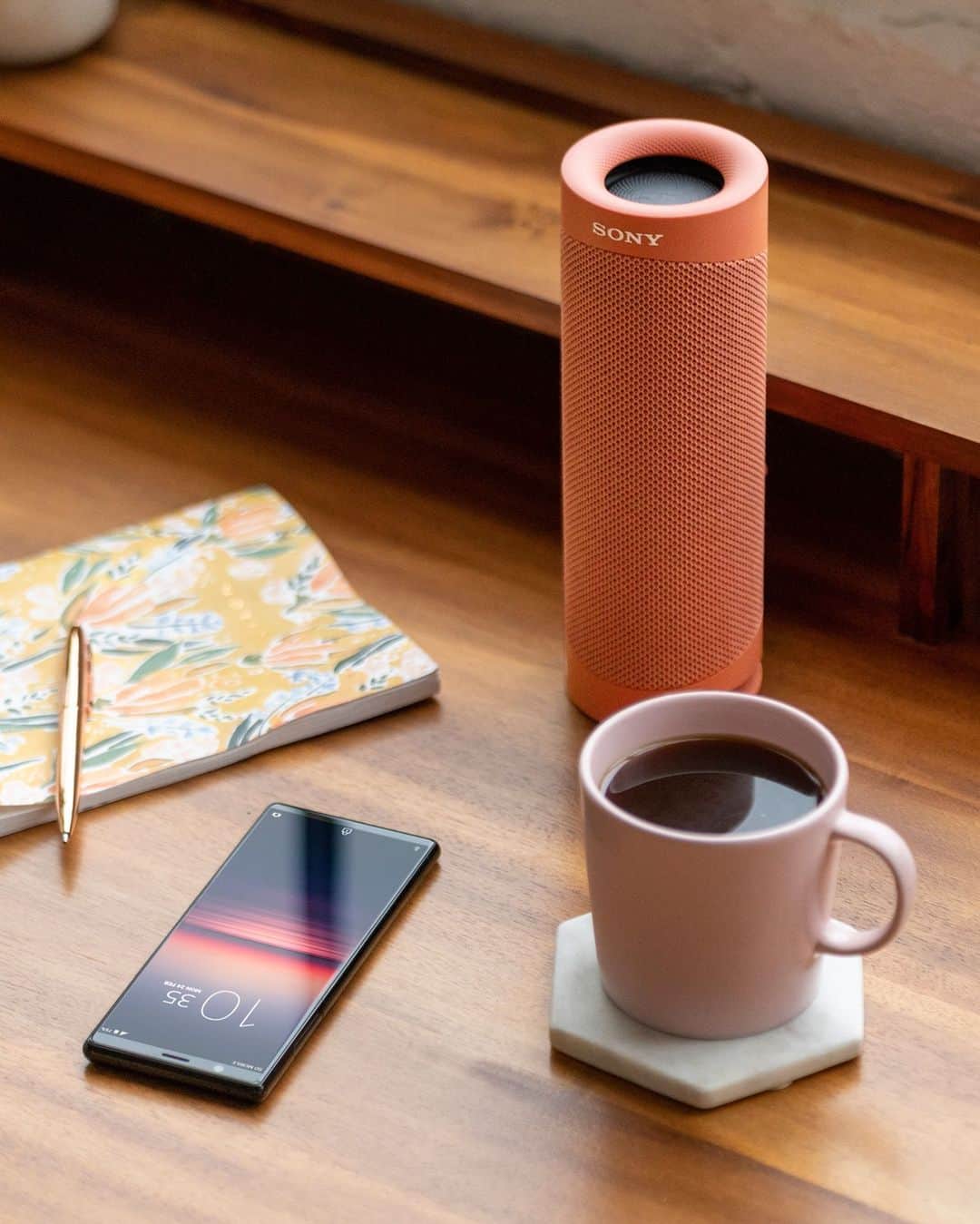 sonyさんのインスタグラム写真 - (sonyInstagram)「Everything you need to start your morning. (XB23 portable wireless speaker and #SonyXperia.) #SonyAudio」12月3日 3時33分 - sonyelectronics