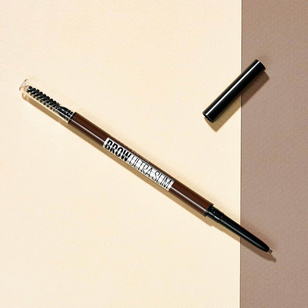 Maybelline New Yorkさんのインスタグラム写真 - (Maybelline New YorkInstagram)「The secret for defined, natural-looking brows: #browultraslim pencil! This pencil has an ultra slim tip and built-in spoolie that makes it easy to draw hair-like strokes. Drop a ❤️ if you haven’t tried it yet! #mnybrows」12月3日 3時50分 - maybelline