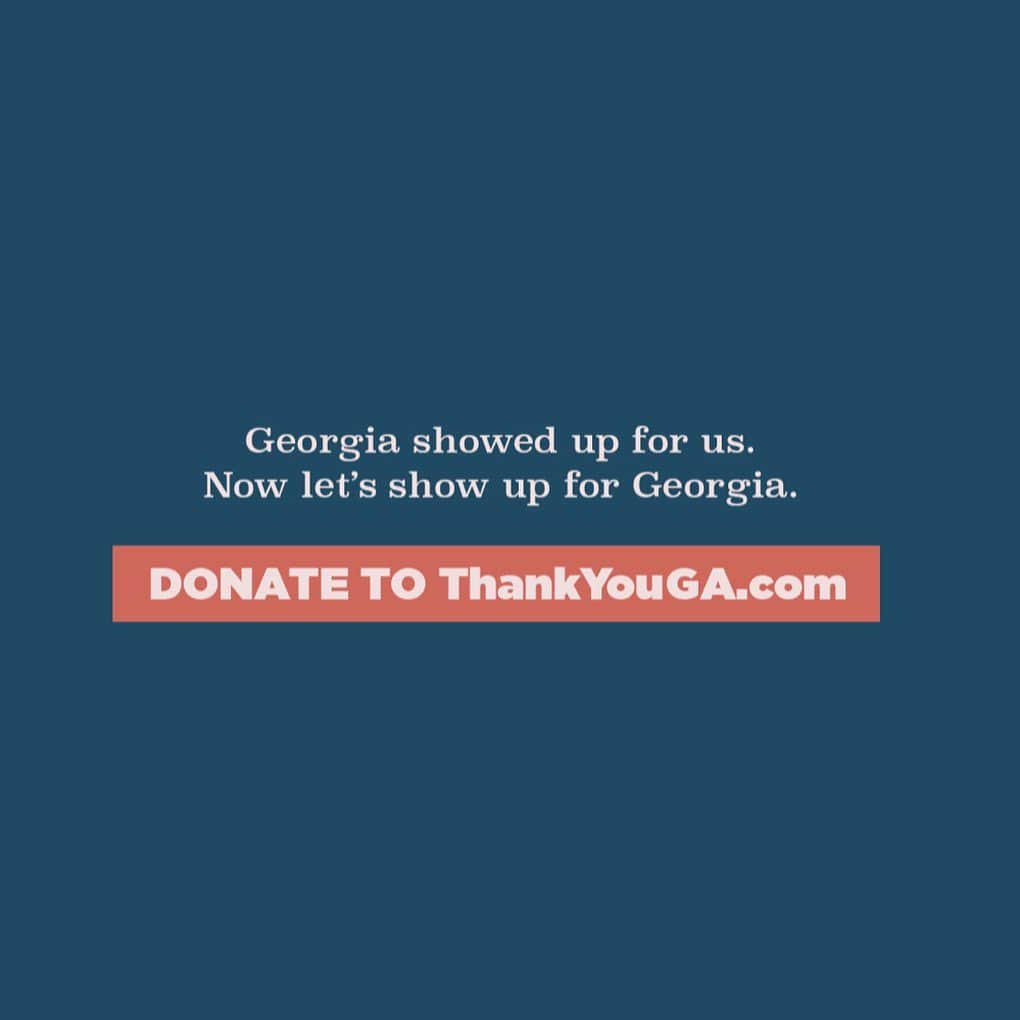 エイミー・シューマーさんのインスタグラム写真 - (エイミー・シューマーInstagram)「In November, Georgia showed up for us. NOW LET'S SHOW UP FOR THEM. Join us today as we donate to the Georgia organizations who have powered the movement for greater access to the ballot box for years. LET'S HELP THEM CROSS THE FINISH LINE.  All proceeds will benefit these orgs: @BlackVotersMtr @GA_StandUp @GCPAvote @ClaytonCountyBWR @NewGeorgiaProject @Poder_Latinx @IgniteKindred @GAEquality  To give, visit ThankYouGA.com #ThankYouGA #WinWithBlackWomen」12月3日 4時02分 - amyschumer