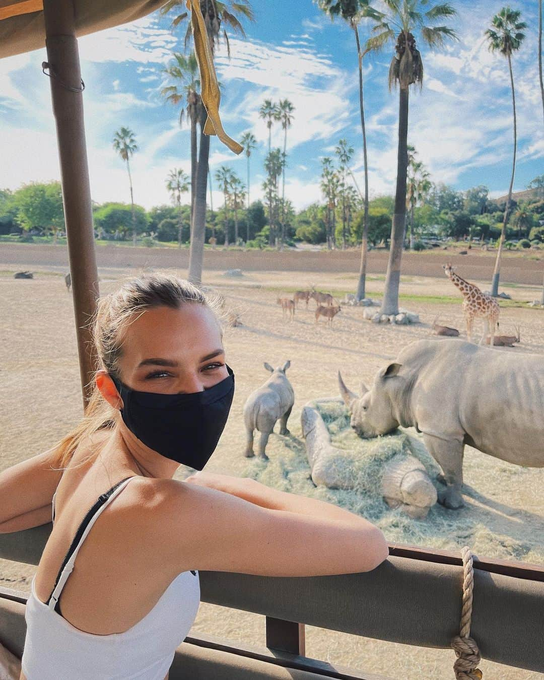 ジョセフィン・スクリヴァーさんのインスタグラム写真 - (ジョセフィン・スクリヴァーInstagram)「Had the most amazing time at @sdzsafaripark !! Getting up close and seeing the incredible work this stunning zoological sanctuary has done and are still doing was the highlight of my month. Thank you from the bottom of my heart San Diego zoo global for all you do to save wildlife and to contribute to global efforts to save species from all over the world. 🦒🦏❤️#sdzsafaripark」12月3日 3時54分 - josephineskriver