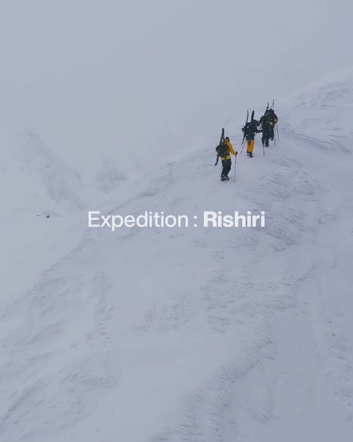 アナログクロージングのインスタグラム：「"Expedition: Rishiri" follows a crew of backcountry experts on a three-day split quest up Mt. Rishiri, one of Japan's most famous volcanoes. Tune in tomorrow.」