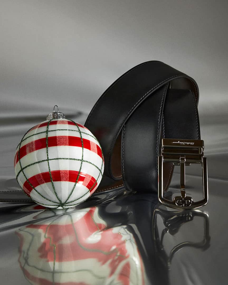 サルヴァトーレ・フェラガモのインスタグラム：「Cinch it in Style. Richly crafted with a cutting-edge design, discover a versatile selection of men’s leather belts for the dapper gent on your gift list. ⠀ #FerragamoHoliday #UnwrappingJoy」