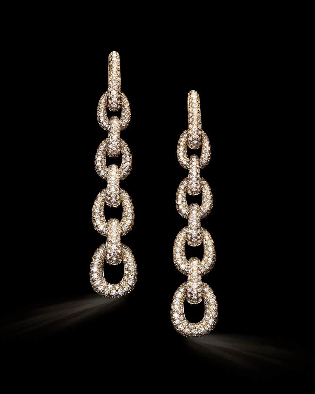 デビッドヤーマンのインスタグラム：「Forever brilliant. These #HighJewelry earrings are hand set with 6.48 carats of diamonds.  #DavidYurman  _  Please send us a message or contact our Customer Care team to learn more about these earrings.」