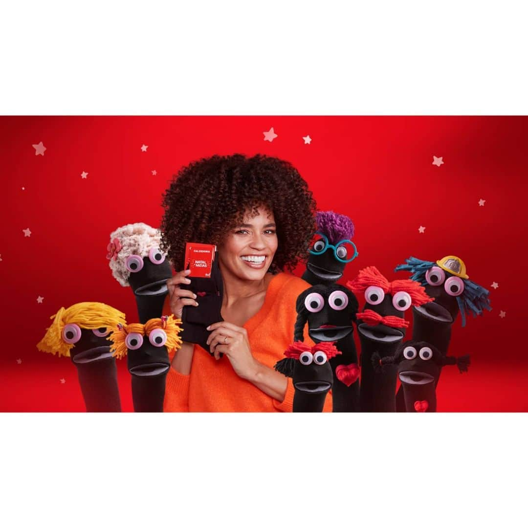 Ana Sofia Martinsさんのインスタグラム写真 - (Ana Sofia MartinsInstagram)「#pub Só para relembrar que ao comprar meias da edição Natal a Meias, estão a contribuir para a Liga dos Bombeiros Portugueses! Há pró menino, prá menina e para toda a família! De que estão à espera?  @calzedonia #natalameias 🎄🧦」12月3日 4時07分 - miss_ana_sofia