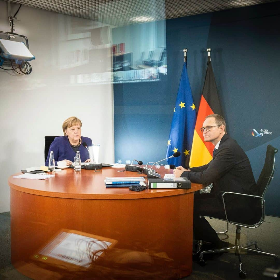 アンゲラ・メルケルのインスタグラム：「Kanzlerin Merkel und die Länder-Regierungschefs haben sich heute erneut ausgetauscht – in einer regulären Sitzung. Es ging um Corona, aber auch um die EU-Ratspräsidentschaft, die Energiewende, Digitalisierung und Ganztagsbetreuung für Grundschulkinder. --- Chancellor Merkel and the heads of state governments exchanged views again today - in a regular meeting. They discussed Corona, but also the EU Council Presidency, energy system transformation, digitisation and all-day care for primary school children. . . . #Kanzlerin #Merkel #Bundesregierung #Landesregierungen #Bundesländer #Deutschland #Germany #Politik」