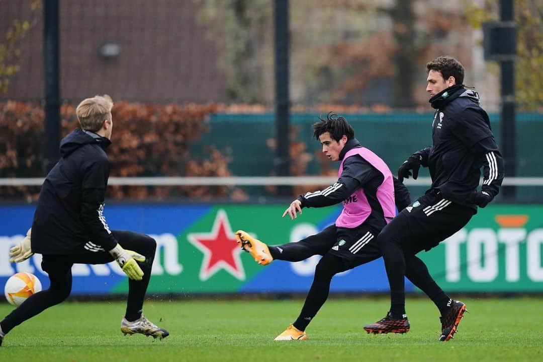 ジョアン・カルロス・テイシェイラのインスタグラム：「#uel ⚽️👀🌍」