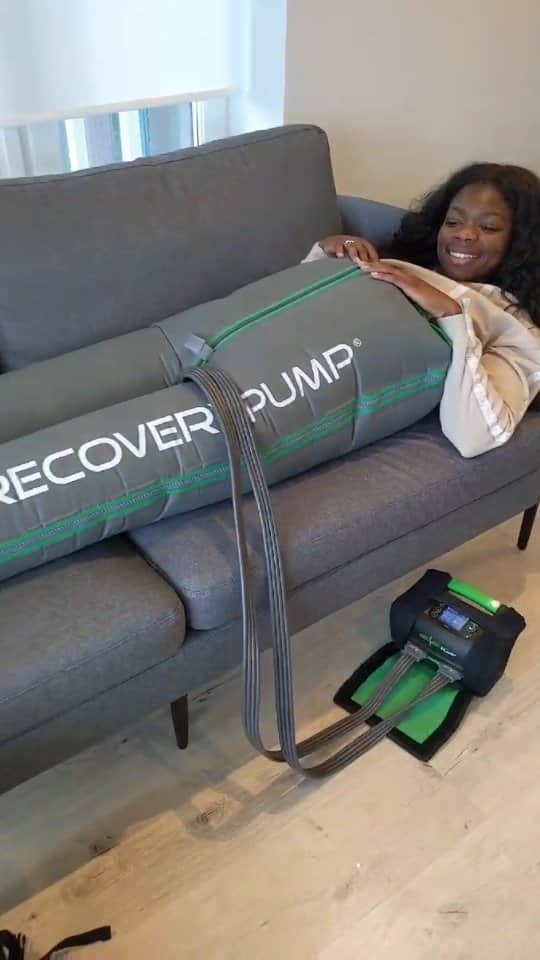 アシャ・フィリップのインスタグラム：「Looking like I'm on the way to Mars 👩🏾‍🚀🚀  Can't be a wednesday rest day without @rpxteam and @recoverypump 🙏🏾🙌🏾  #Astronaut #TheBestTeam #RPXTeam #RecoveryPump #RestDay #TrackLife #Tokyo 🚀🇯🇵」