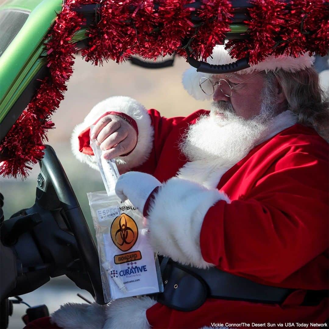 ABC Newsさんのインスタグラム写真 - (ABC NewsInstagram)「Santa Claus takes a self-administered COVID-19 testat the Rancho Mirage Library. #christmas #holidays #santa #covid19 #coronavirus #publichealth」12月3日 4時32分 - abcnews