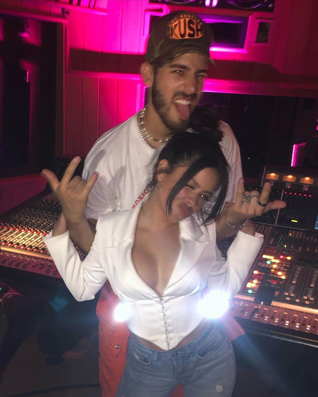 シエラ・ラミレスのインスタグラム：「happy birthday to the only person i’ll let take over the radio...my fur baby daddy @othrsyde🎂🥳 you make me laugh til it hurts and you love me even at my worst....& for that, i’m forever grateful for you. you being born was a gift to the world🌎💖 i love youuuuu!! 15 more years til you’re 40 lmao」