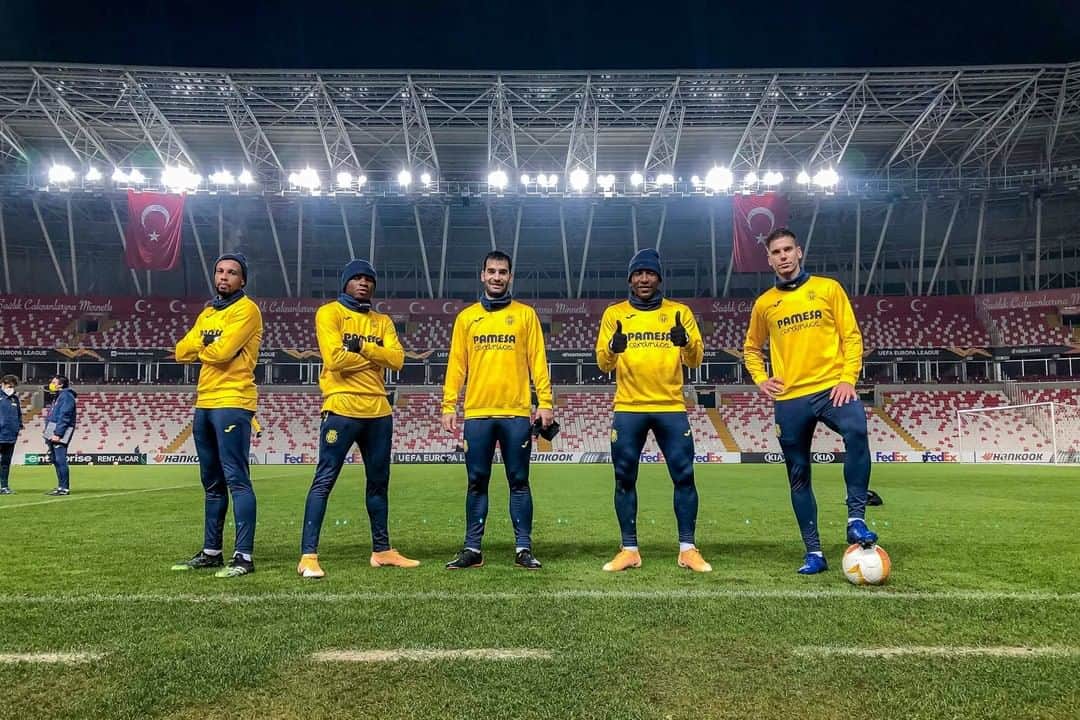 ビジャレアルCFのインスタグラム：「#UEL ¡A por todas 💛💪! .  #UEL Let’s go 💛💪!  @europaleague   #futbol #soccer #football #villarreal」