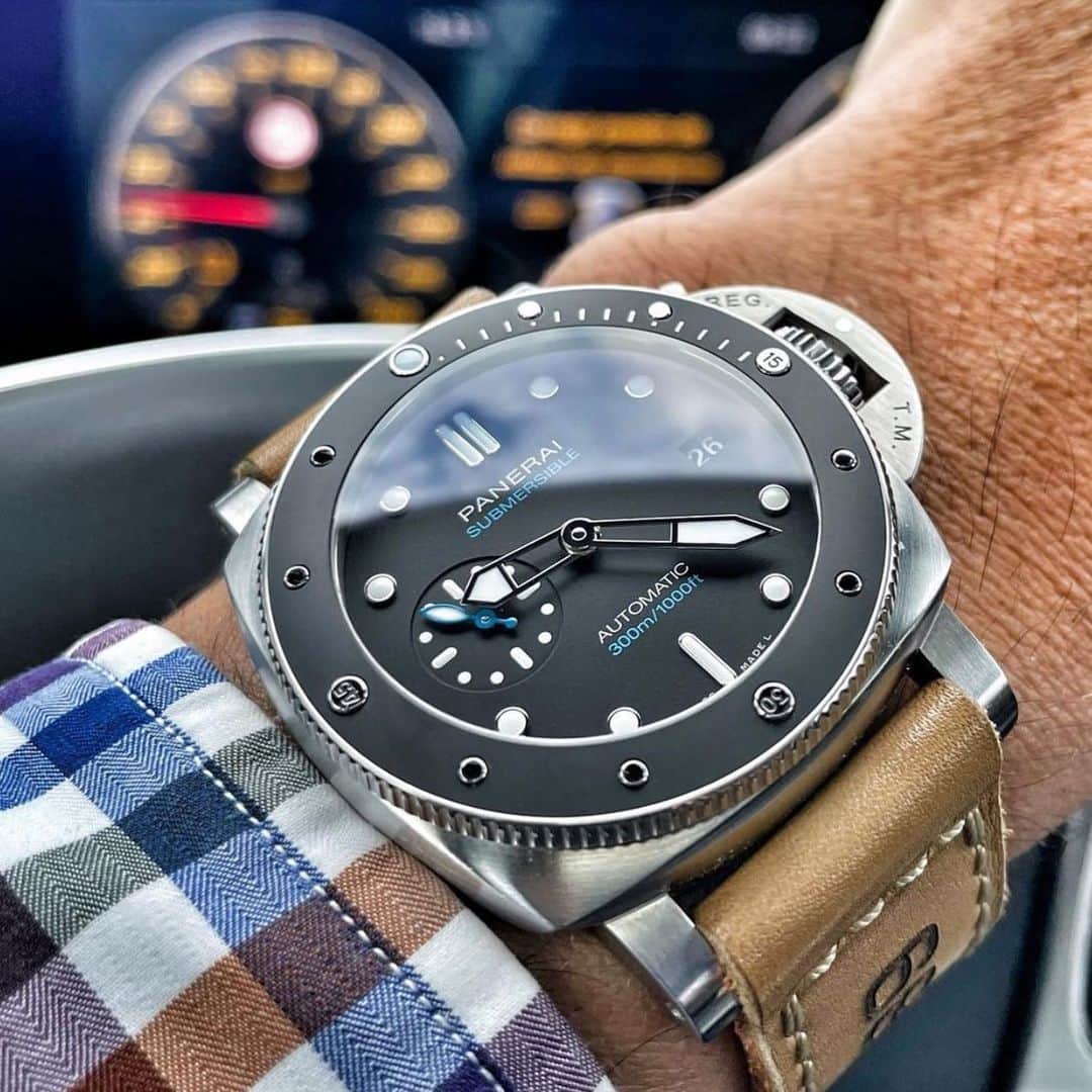 パネライのインスタグラム：「Love the #Panerai #PAM683 for when you want a smaller submersible to add to the collection. This is a 42mm steel cases sub with a ceramic bezel and powered by a 3 day automatic movement.  What do you think? Pic by @watchgeek4 #paneraicentral」
