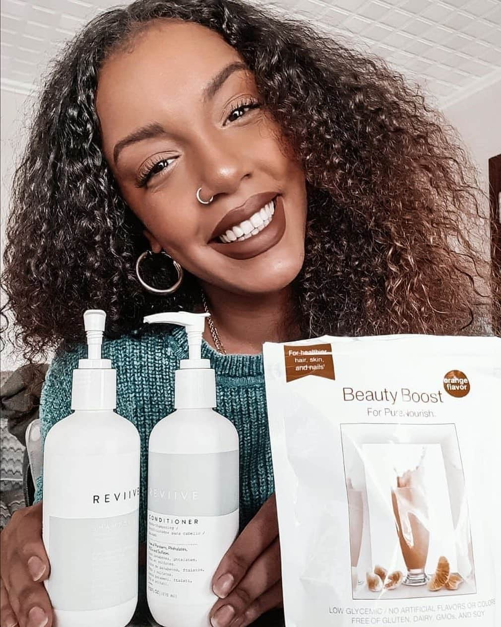 ARIIX Officialさんのインスタグラム写真 - (ARIIX OfficialInstagram)「Beautifully clean from the inside out. 💁🏾‍♀️✨  📸 @miriamrodenas  #ariix360 #ariix365 #reviive #slenderiiz #toxinfreeshampoo #toxinfreeconditioner #toxinfree #toxinfreeliving #ariixlife #ariix #beautyboost #naturalbeauty #cleanbeauty #beauty #skincare #naturalskincare #healthyliving #naturalliving #loveyourself #beautyproduct #lifeisgood #loveyourlife #selfcare #entrepreneur #business #health #healthyproducts #ariixproducts #entrepreneurlife #workfromhome」12月3日 4時48分 - partnercoglobal