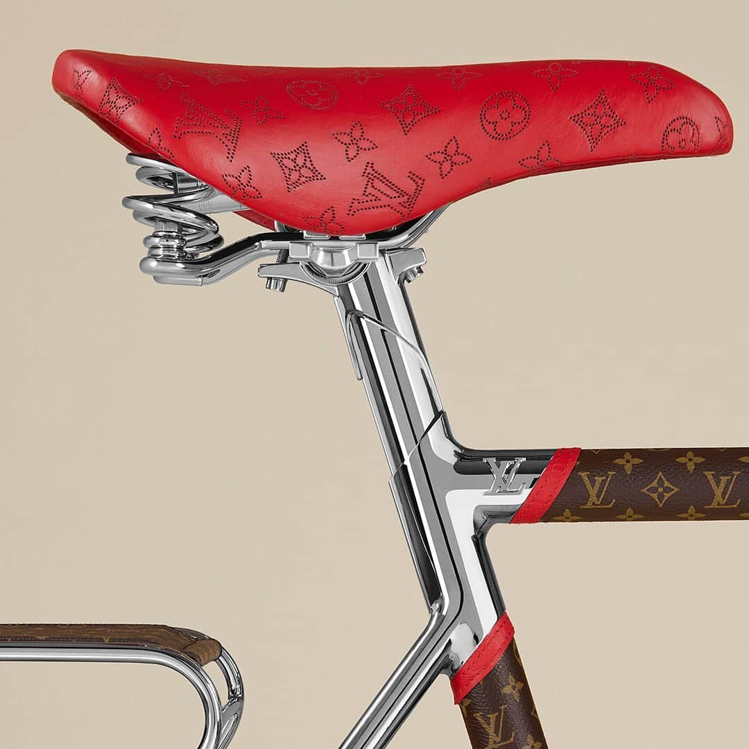 HYPEBEASTさんのインスタグラム写真 - (HYPEBEASTInstagram)「#hypeAF: Maison TAMBOITE and @louisvuitton have linked up for a very special project: the LV Bike. The bike is a rework of Maison TAMBOITE Paris’ classic model that has been treated to a host of special Louis Vuitton house design elements. For example, its understanding of leather craftsmanship and woodwork has been applied to the hand-made bicycle, resulting in components such as the seat and frame being wrapped in LV monogrammed leather. Check the link in bio for more info. It is available exclusively at Louis Vuitton stores worldwide on a made-to-order basis now.⁠⠀ Photo: Mathias De Lattre」12月3日 4時51分 - hypebeast