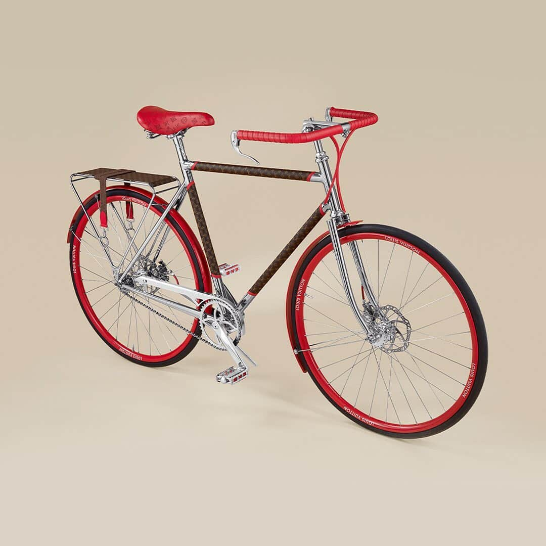 HYPEBEASTさんのインスタグラム写真 - (HYPEBEASTInstagram)「#hypeAF: Maison TAMBOITE and @louisvuitton have linked up for a very special project: the LV Bike. The bike is a rework of Maison TAMBOITE Paris’ classic model that has been treated to a host of special Louis Vuitton house design elements. For example, its understanding of leather craftsmanship and woodwork has been applied to the hand-made bicycle, resulting in components such as the seat and frame being wrapped in LV monogrammed leather. Check the link in bio for more info. It is available exclusively at Louis Vuitton stores worldwide on a made-to-order basis now.⁠⠀ Photo: Mathias De Lattre」12月3日 4時51分 - hypebeast