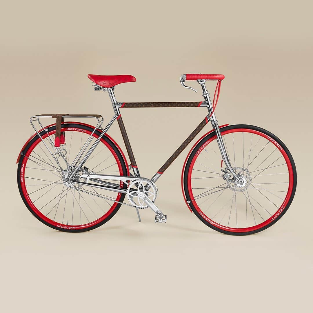 HYPEBEASTさんのインスタグラム写真 - (HYPEBEASTInstagram)「#hypeAF: Maison TAMBOITE and @louisvuitton have linked up for a very special project: the LV Bike. The bike is a rework of Maison TAMBOITE Paris’ classic model that has been treated to a host of special Louis Vuitton house design elements. For example, its understanding of leather craftsmanship and woodwork has been applied to the hand-made bicycle, resulting in components such as the seat and frame being wrapped in LV monogrammed leather. Check the link in bio for more info. It is available exclusively at Louis Vuitton stores worldwide on a made-to-order basis now.⁠⠀ Photo: Mathias De Lattre」12月3日 4時51分 - hypebeast