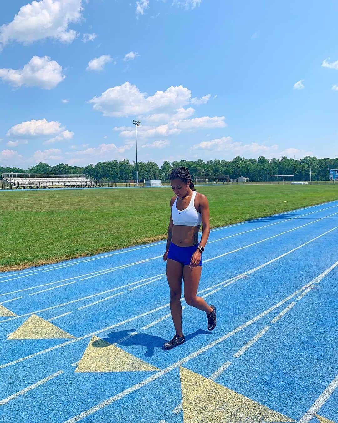 Whitney ROWEのインスタグラム：「Don’t give up on the person you’re becoming. . . . . . . . . #motivation #grind #keeppushing #track #tracknation #athlete #happy #workout #growth」
