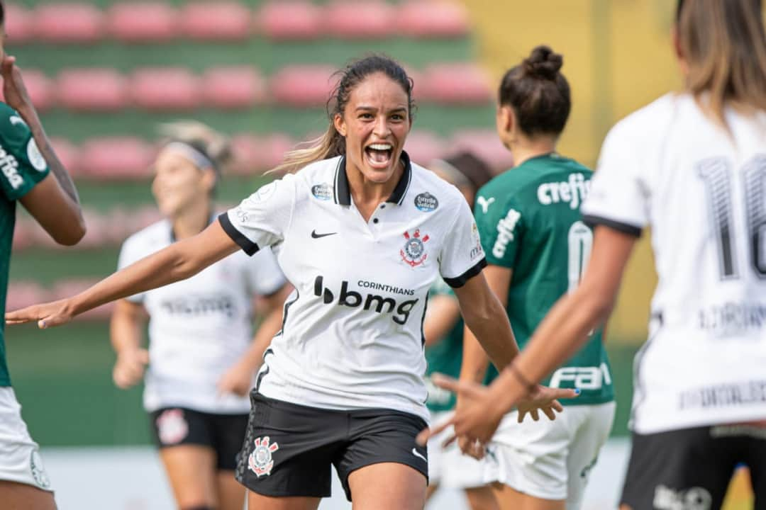 コリンチャンスさんのインスタグラム写真 - (コリンチャンスInstagram)「As minas do Timão estão com a vantagem, Fiel! Em mais um #Derby, no jogo de ida da semifinal do Paulistão Feminino, o @corinthiansfutebolfeminino venceu por um 1 a 0, gol de @gabinunes11! Agora, a volta é quinta-feira que vem, em Barueri! 🖤⚫⚪⠀ ⠀ 📷Rebeca Reis⠀ ⠀ #RespeitaAsMinas⠀ #VaiCorinthians」12月3日 5時01分 - corinthians