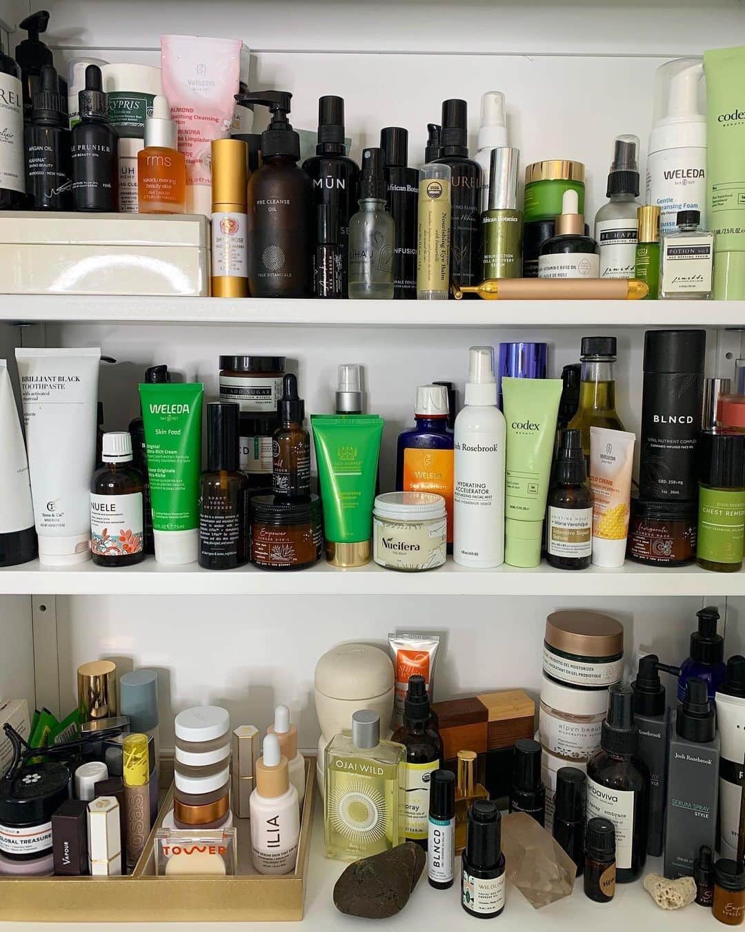 Weledaのインスタグラム：「Double tap if your hobbies include: Buying skincare, looking at skincare, & applying skincare. 💁🏽‍♀️💚 #Shelfie (pc: @kateydenno)」