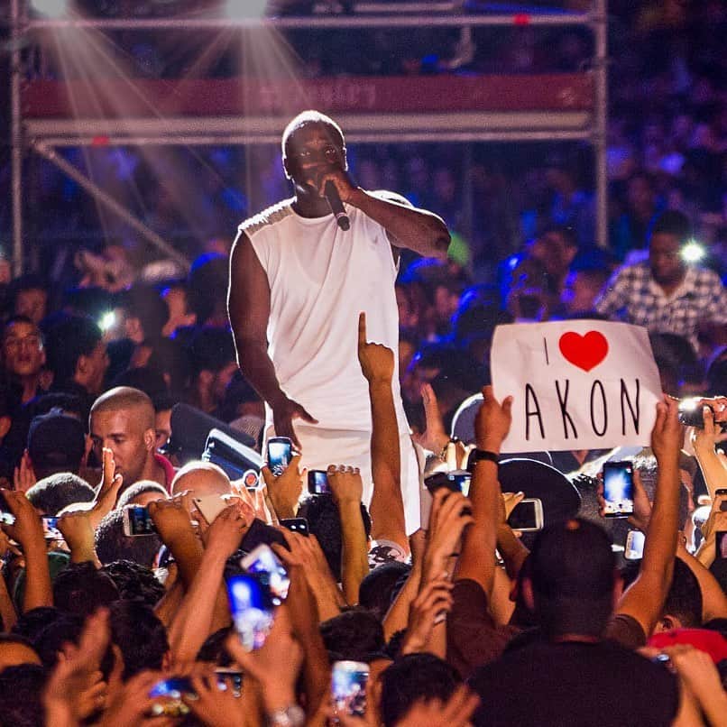 エイコンのインスタグラム：「#akon #live」