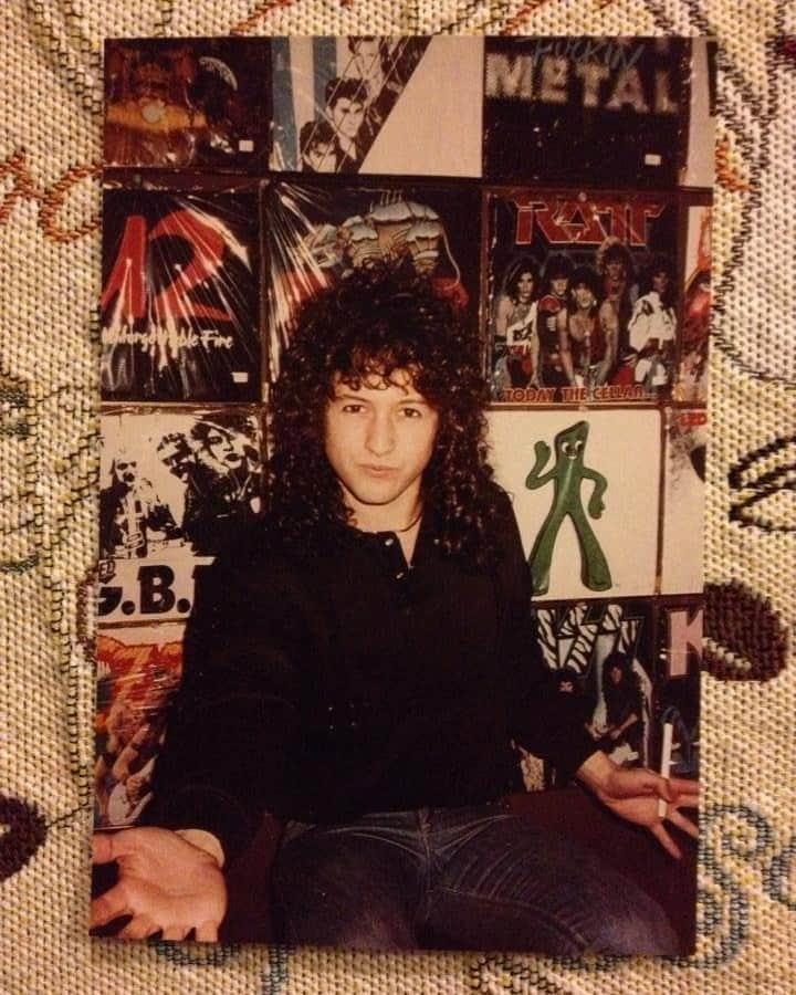 Queensrycheさんのインスタグラム写真 - (QueensrycheInstagram)「#waybackwednesday - A very young Michael Wilton 😲 #queensryche #waybackwhen #memories #michaelwilton #whip #youngster #soyoung #posters #guitarist #guitarplayer #foundingmember #babyface #stillthesame #metalroom」12月3日 5時15分 - queensrycheofficial