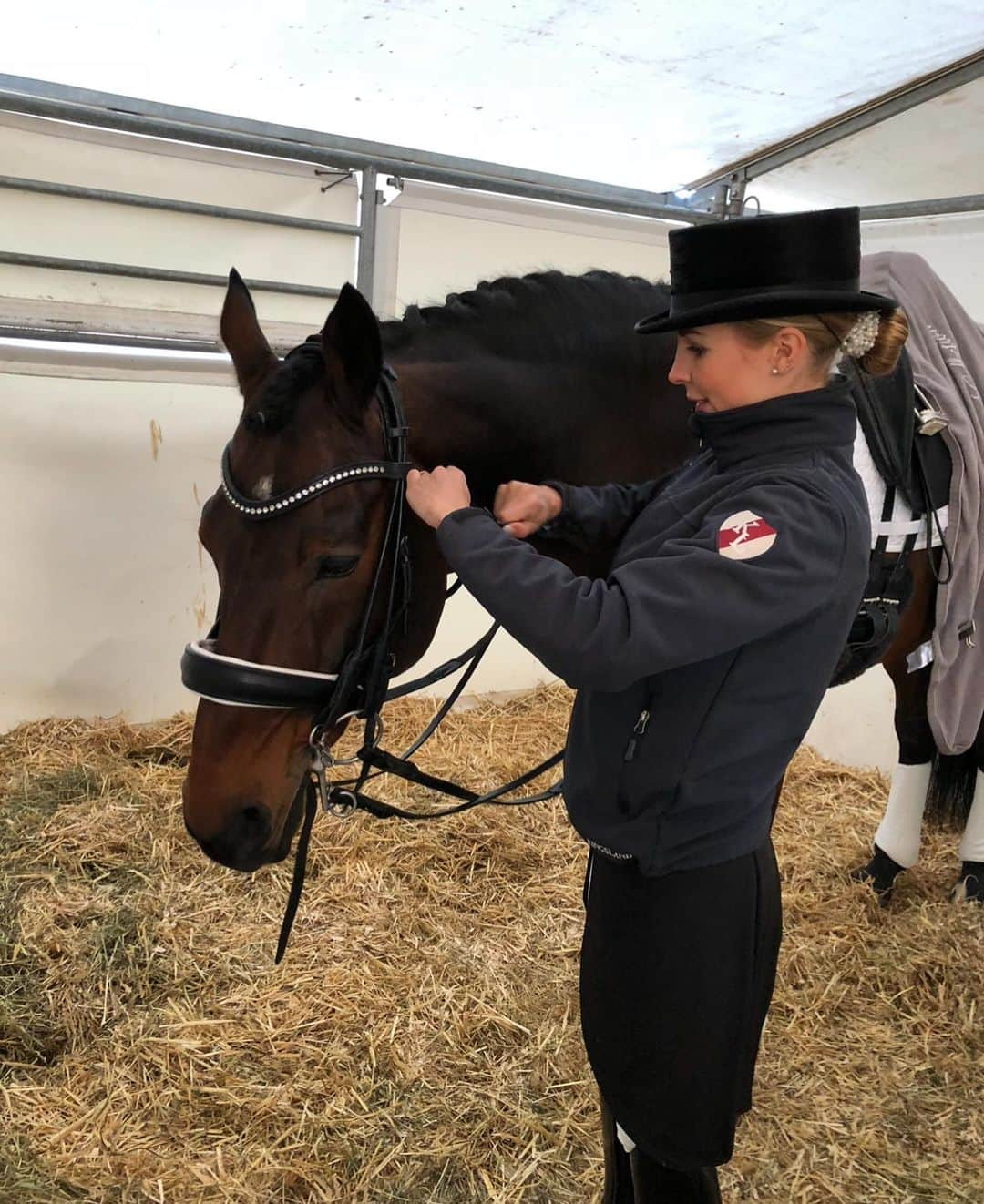 Nina Neuerさんのインスタグラム写真 - (Nina NeuerInstagram)「Missing the moment of concentration right before Dari and I are trying to give our best 🤍🙏🏼」12月3日 5時17分 - ninaneuer