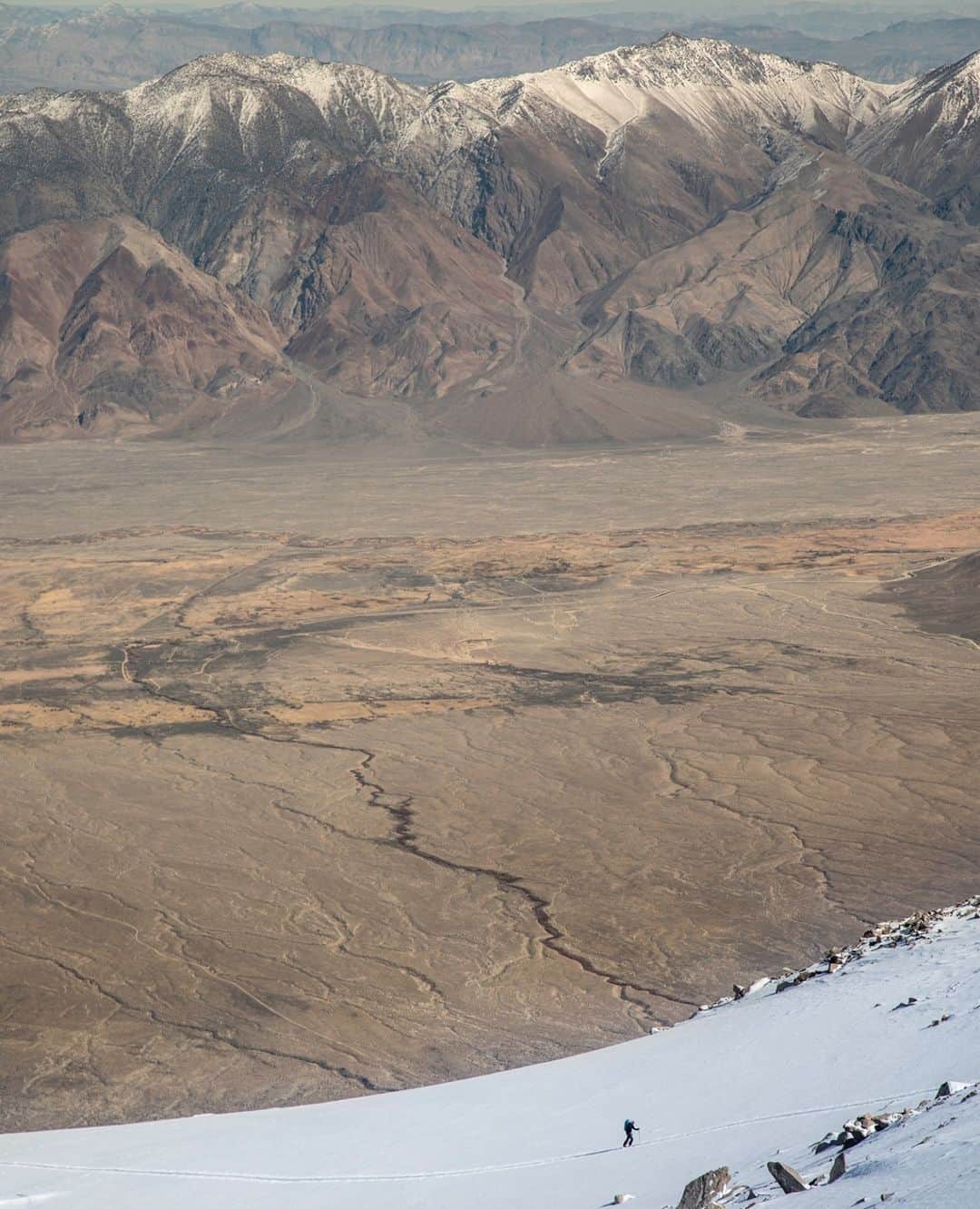 patagoniaさんのインスタグラム写真 - (patagoniaInstagram)「The truck is down there … somewhere. Max Hammer climbs above California’s Owens Valley, dreaming of giant desert descents on his way to the summit of one of the Sierra Nevada’s 14ers. ⁠ ⁠ Photo: @christianpondella⁠」12月3日 5時30分 - patagonia