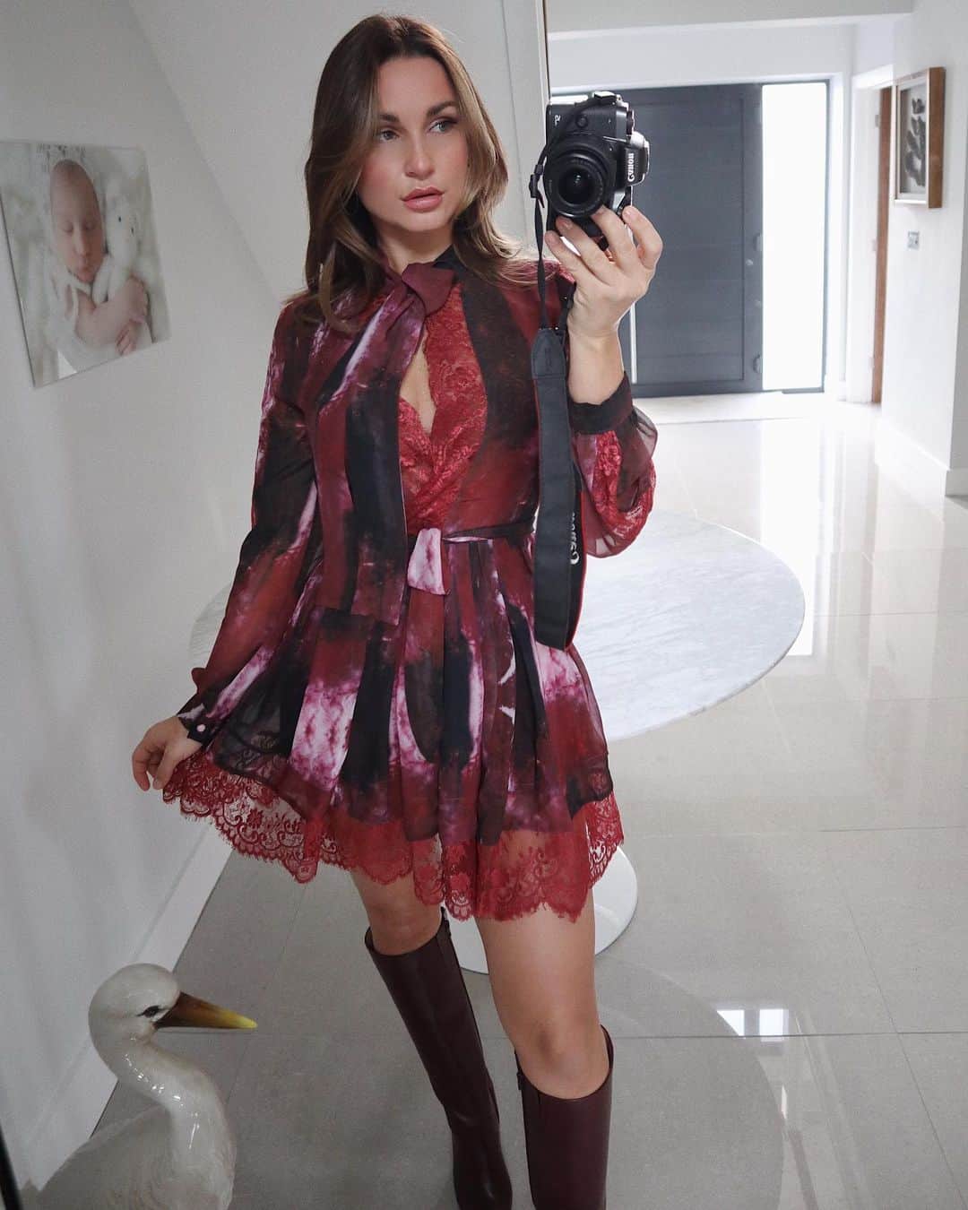 サム・フェアーズのインスタグラム：「Hey 💕 ‘The Zoe Dress’ is NEW online @_saintavenue in sizes 6-18 I’m wearing at 10 😘 I hope you like our newness x」