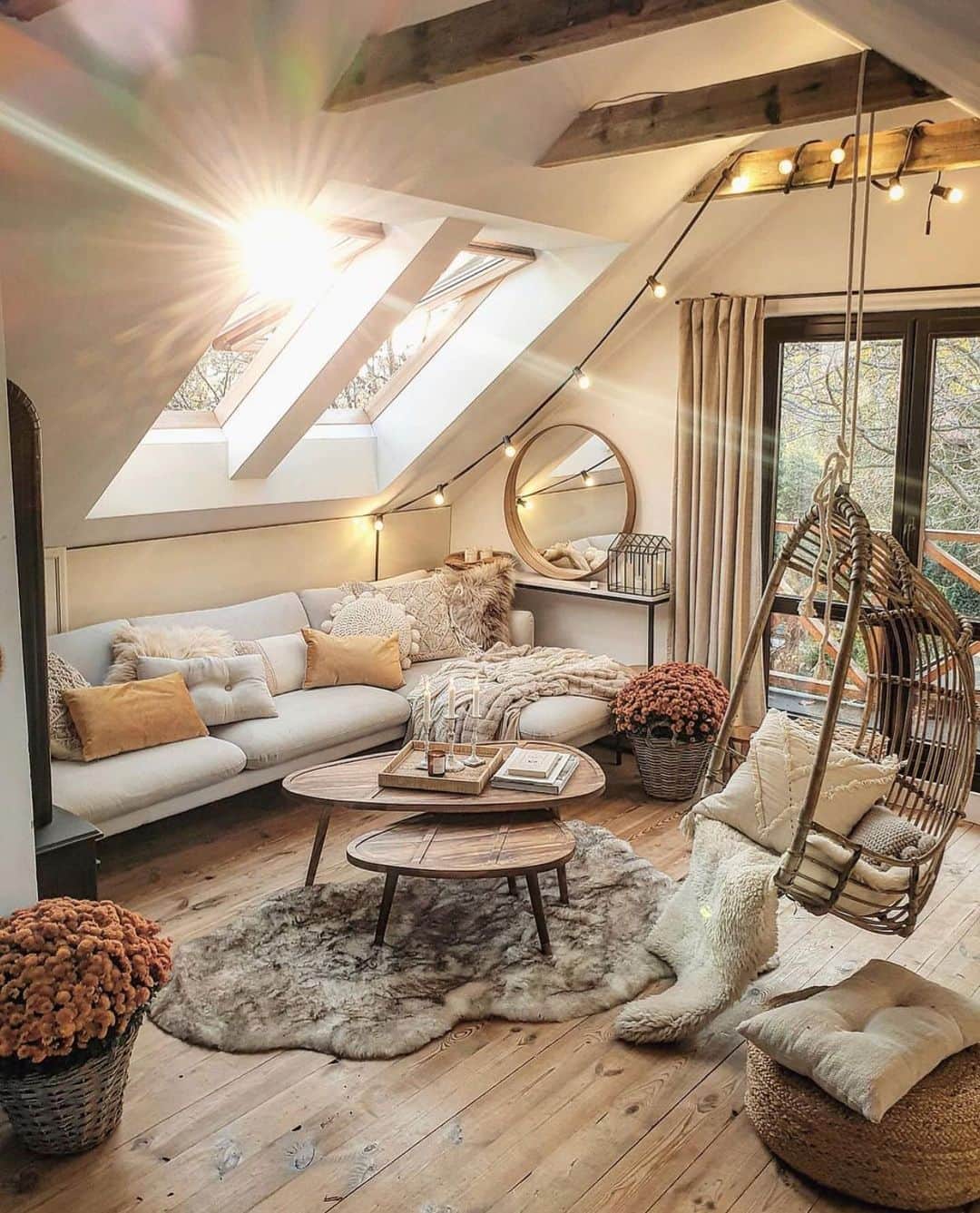 Crazy Roomsのインスタグラム：「Let the sun shine through ✨ by @marzena.marideko」