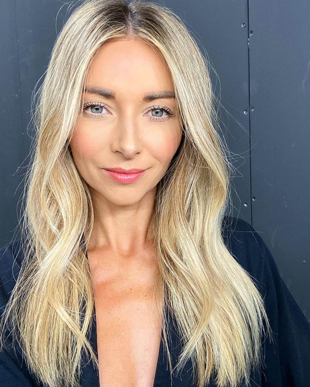 Ludi Delfinoのインスタグラム：「Today with @revolve h/m @ericabazz 👩🏼😘」