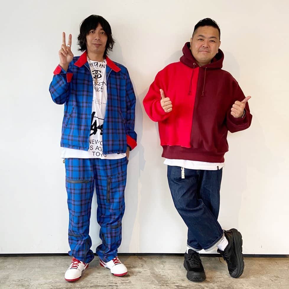 大地洋輔のインスタグラム：「本日雑誌smartさんの取材でした！！ 詳細はまた後日！！  12月5日は渋谷でこの2人でフリマします！！！  お待ちしてます！！  『服ラジオマーケット＆公開収録』 ダイノジ大地とグッドウォーキン上田のファッションやカルチャーについて話すラジオ番組「ダイノジ大地、グッドウォーキン上田の服ラジオ」が、100回目を迎えました！！ これを記念して渋谷ラフアウトにてイベントを行います! 出演：ダイノジ大地、グッドウォーキン上田  ◆日程：12月5日（土）　  ①フリーマーケット 13:00-20:00　 入場無料 ダイノジ大地の私服、バッグ、スニーカーや、グッドウォーキン上田の刺繍グッズを販売いたします。  ②「服ラジオ」公開収録 20:15-21:15　 入場無料 先着20名のお客様は着席してご観覧いただけます。  ※フリーマーケットは20時終了予定です。 ※公開収録の入場は先着20名様までです。20名を超えた場合、入場はお断りいたします。 ※会場への入場の際に、購入・イベント参加の有無に関らず、検温と連絡先のご記入をお願いいたします。 ※試着は感染症予防のため、ご遠慮ください。 ※会場に入場されるお客様は必ずマスクをご着用ください。 ※フリーマーケット中の会場内の人数が20名を超えた場合、入場規制を行う場合がございます。  詳しくは、ラフアウトHP内のインフォメーションをご確認ください。」