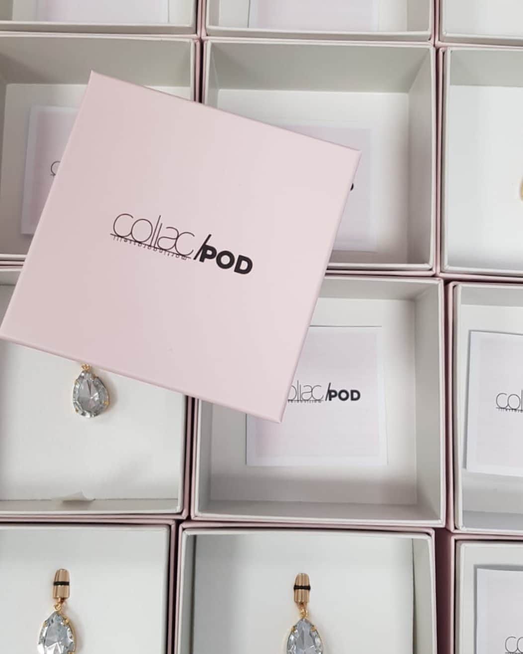 コリアックのインスタグラム：「New Coliac Pod jewels are now available! Discover them on our shop online (link in bio) #coliacpod #loudinsidecooloutside @castor_fashion ✨ @coliac_official」
