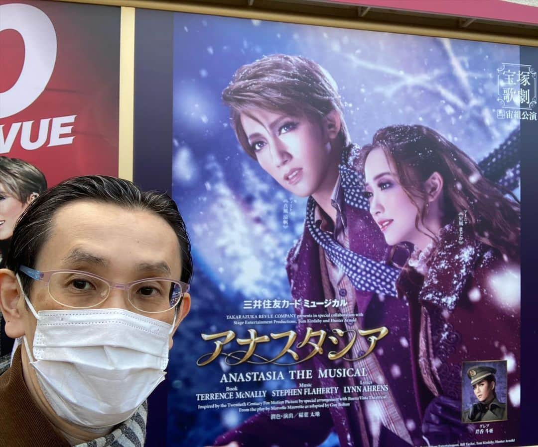 桂春雨さんのインスタグラム写真 - (桂春雨Instagram)「これから宝塚大劇場で、宙組公演『アナスタシア』2回目の観劇。頭の中では、朝から『The Neva Flows 』が聴こえています。でもコロナ第3波の影響か、劇場は3週間前に来た時に比べて、ひっそりとしています。 キャトルレーブも整理券無しで入れるようです。  #宝塚 #宙組 #アナスタシア #真風涼帆 #芹香斗亜 #星風まどか #優希しおん #桜木みなと #和希そら #寿つかさ #紫藤りゅう #瑠風輝 #ロシア #サンクトペテルブルク #ネヴァ川 #パリ」12月3日 15時16分 - harusamek