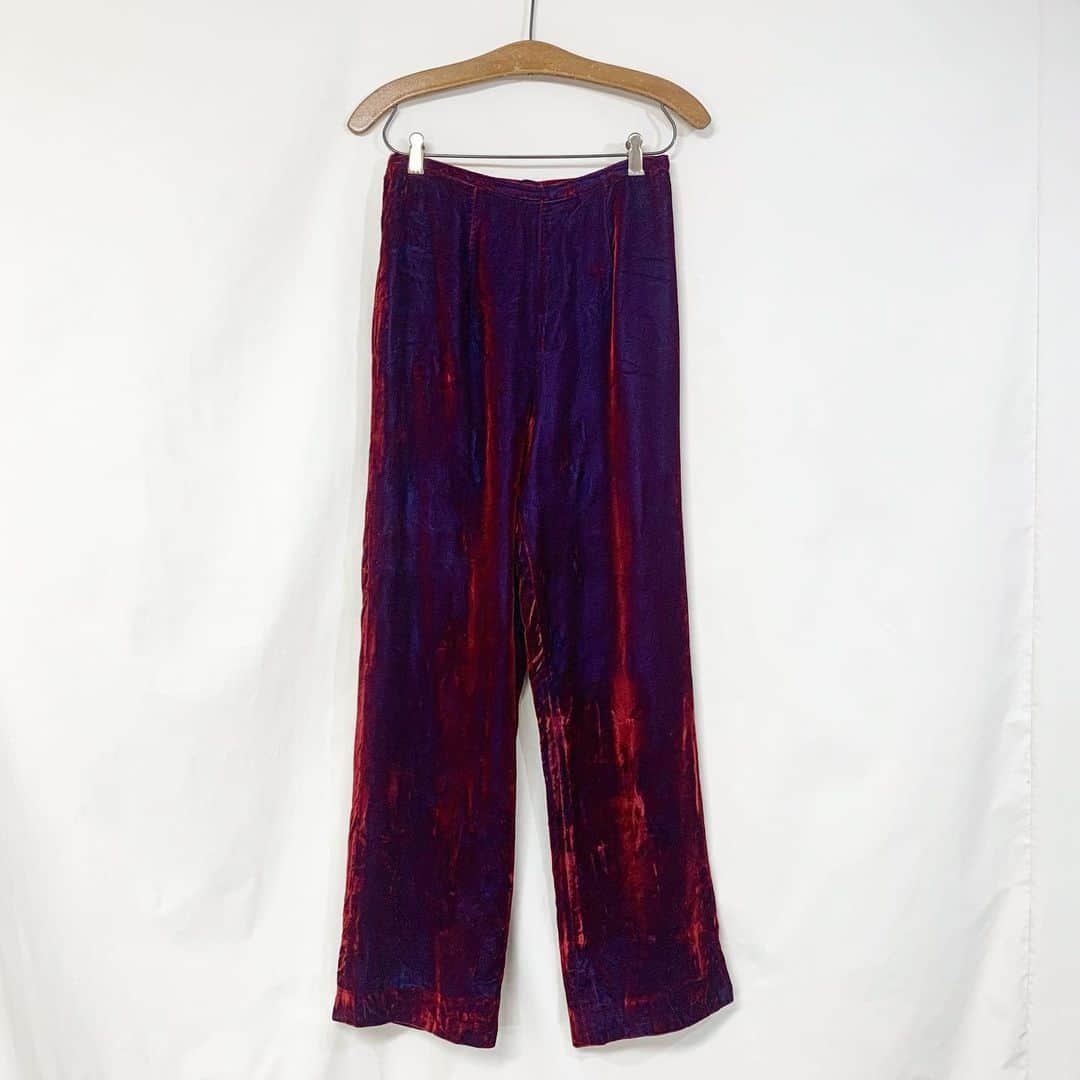 i nouのインスタグラム：「. new arrival.  iridescence red velours pants #inou_vintageclothing」