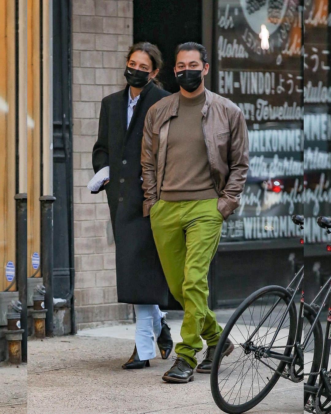 Just Jaredさんのインスタグラム写真 - (Just JaredInstagram)「Chef Emilio Vitolo wears a pair of bold green pants while out with Katie Holmes in NYC #KatieHolmes #EmilioVitolo Photos: Backgrid」12月3日 16時01分 - justjared