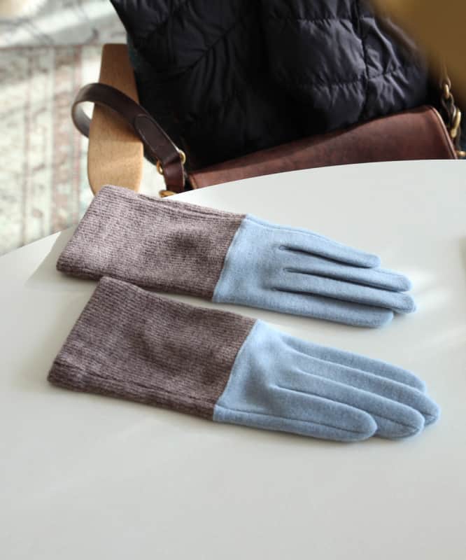 KOZLIFEさんのインスタグラム写真 - (KOZLIFEInstagram)「【KOZブログ】 先日新登場した、tet.(テト)の手袋。 フリースやミトンに続き、今回はちょっとクラシカルなシンプルデザインです。 コーディネートのアクセントにもぴったり、洒落たカラーリングは必見です。  ◎ブログは当店トップページのバナーorプロフィールのURLからどうぞ。 ▶︎ @kozlife_tokyo  #KOZLIFE #japan #LoveFoodLoveLife#Interior #instahome #instagood #instajapan #tet #香川県 #東かがわ #暮らし #丁寧な暮らし #シンプルライフ #暮らしを楽しむ #手袋 #ミトン #モバイルリキッド #日本製 #冬の楽しみ #冬コーデ #バイカラー #差し色」12月3日 16時06分 - kozlife_tokyo