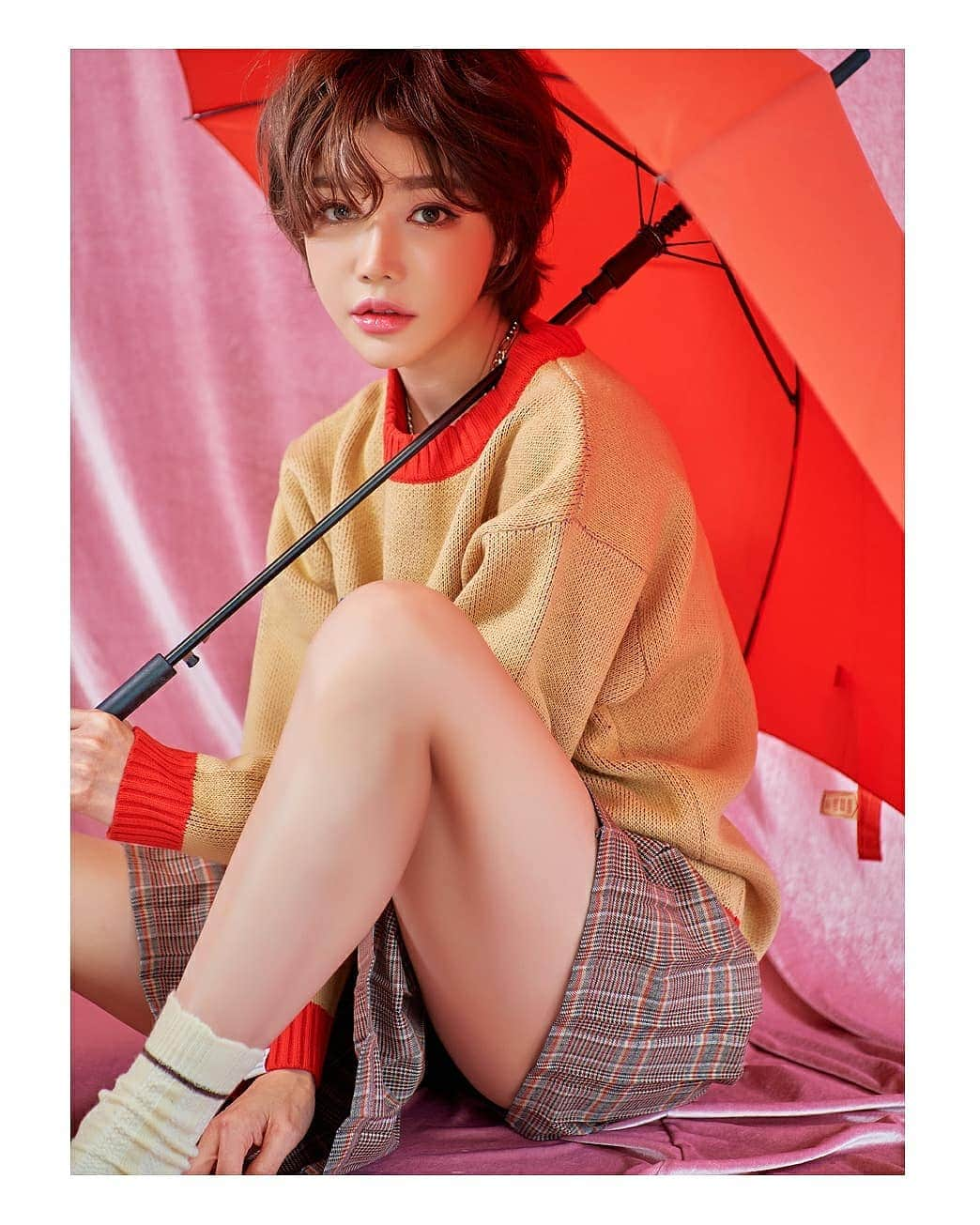 Han Ga Eunさんのインスタグラム写真 - (Han Ga EunInstagram)「☂️ Photo @circusbear_z  Hair @hearts_cdw  Studio @grandbleu_studio   #model #koreanmodel」12月3日 16時08分 - gaeungbebe