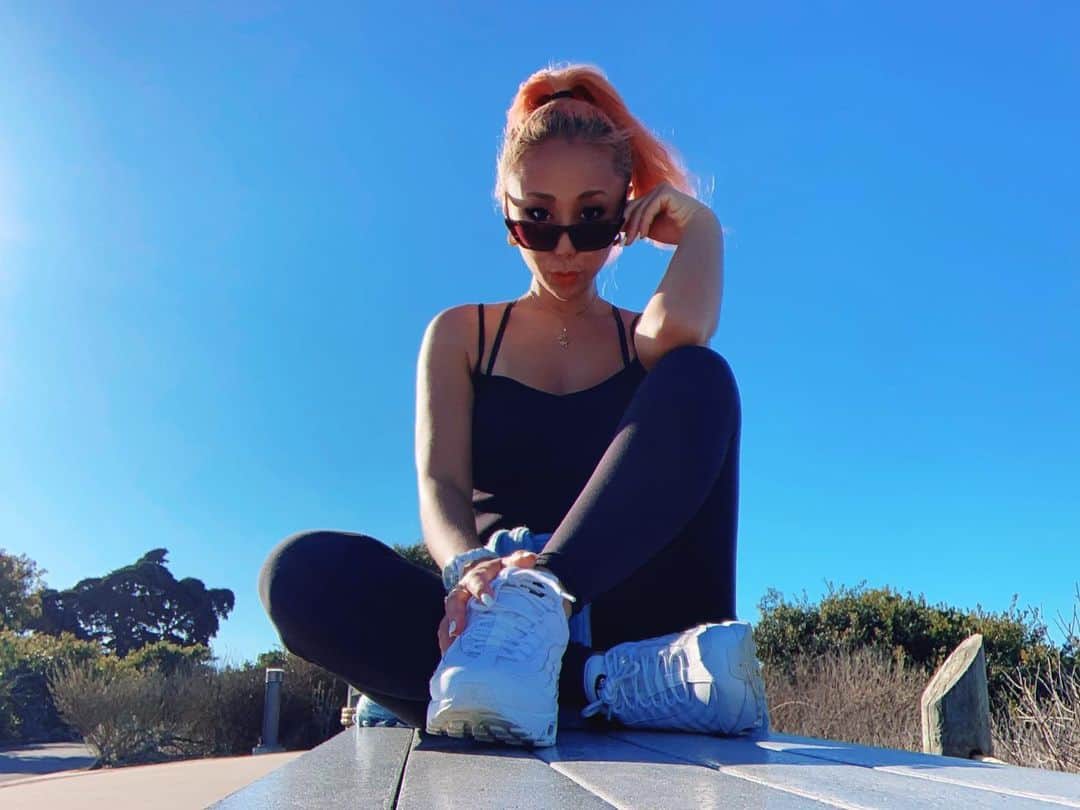 JAMOSAのインスタグラム：「Surrender🦋 To give up personal control for personal Peace.」