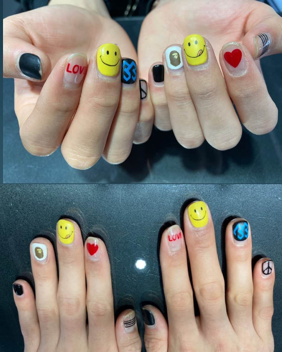 プニエル のインスタグラム：「It is time to get rid of these nails. You will be missed. Bye bye nails :( lol thank you once again @nail_unistella and @joanday   이제 네일 뗄때가 됐다. 그리울거야...안녕 손톱아 ㅋㅋㅋㅋ」