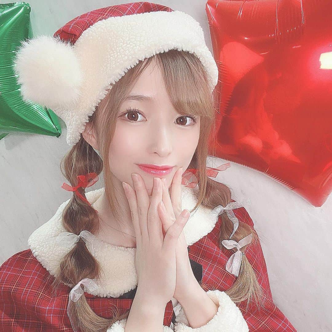 月野ももさんのインスタグラム写真 - (月野ももInstagram)「・ クリスマス宿題チェキ撮ってきたよん🎅 予約しくれた方ありがとうございます💕楽しみにしててね✨ ・ ・ ・ ・ ・ #月野もも #サンタコス #サンタクロース #サンタ #サンタコスプレ #トナカイ #トナカイコス #三つ編みアレンジ #三つ編み #クリスマスプレゼント #クリスマスツリー #クリスマス #クリスマスコフレ #クリスマスケーキ #コスプレ #メリークリスマス #グラビア #ビジョビ」12月3日 16時13分 - momocslr4